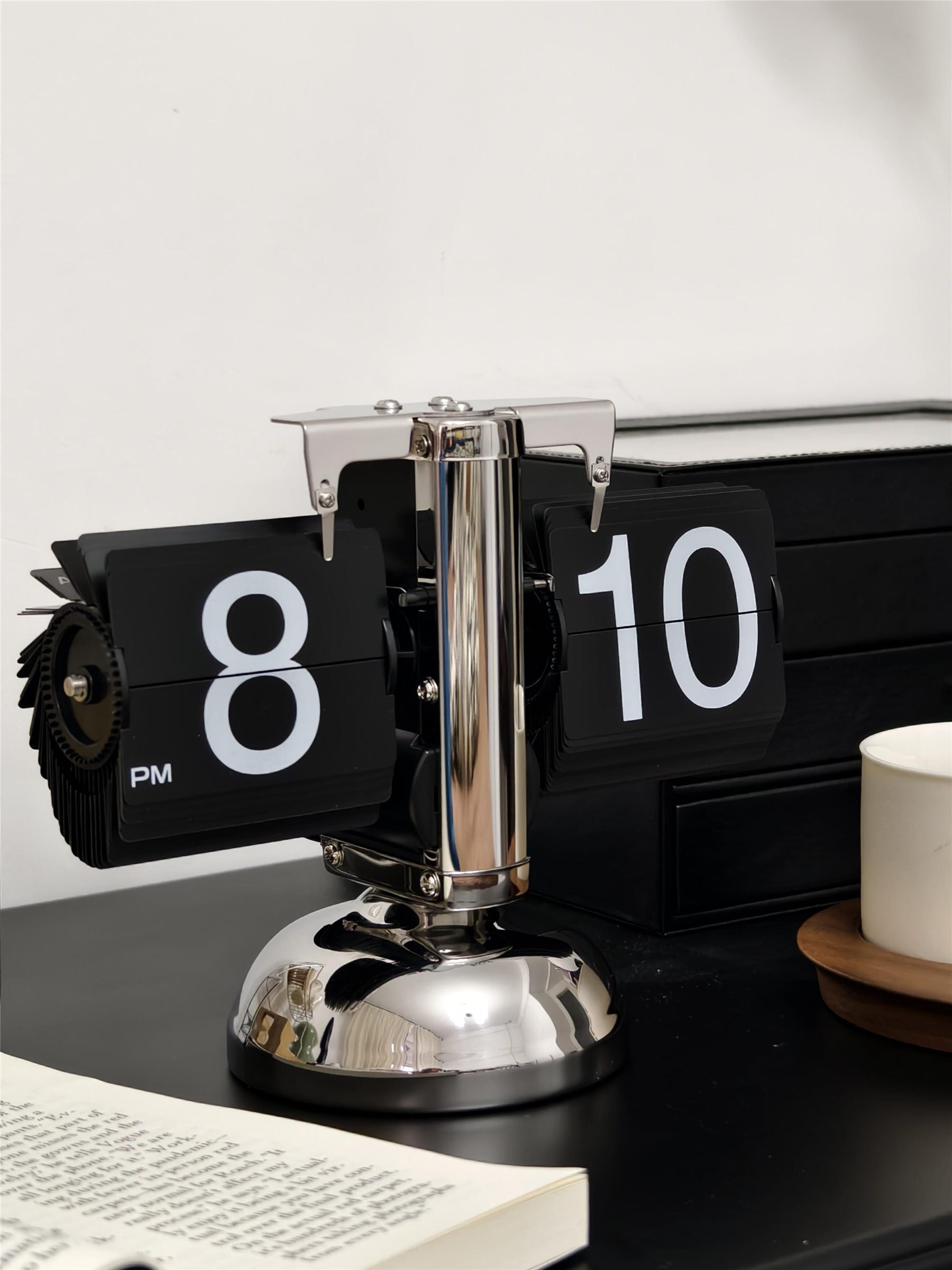 Retro Flip Clock with Wooden Base for Desk | Gaming Setup