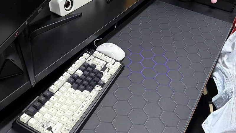One Surface, Whole Desk Tied Together